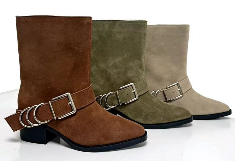 Women's Western Buckle Suede M